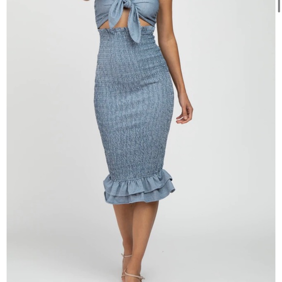 Blue Gingham Print Smocked Fitted Self-Tie Midi Dress size medium - Picture 2 of 3